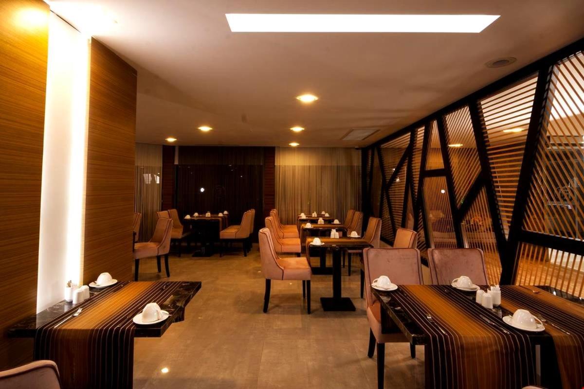 Majura Hotel Business İzmir Buitenkant foto